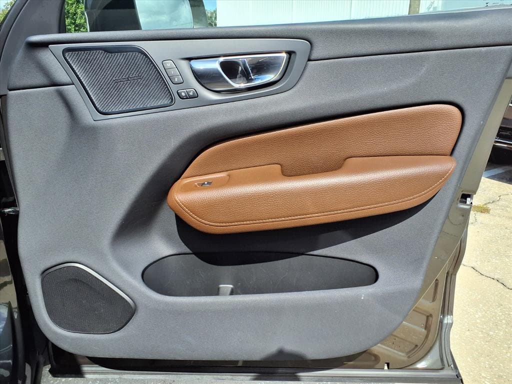 2019 Volvo XC60 thumbnail 13