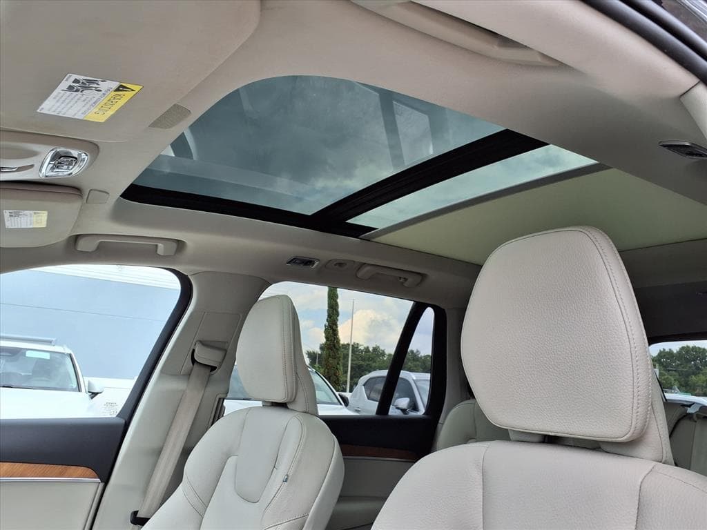 2022 Volvo XC90 thumbnail 24