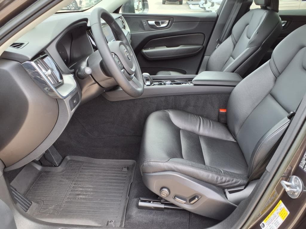 2023 Volvo XC60 thumbnail 21