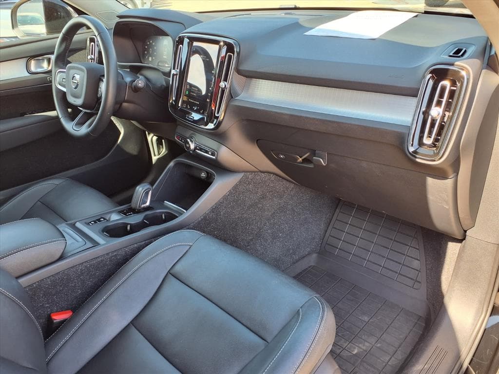 2021 Volvo XC40 thumbnail 10