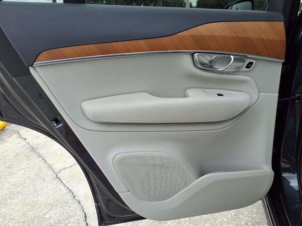 2022 Volvo XC90 thumbnail 19