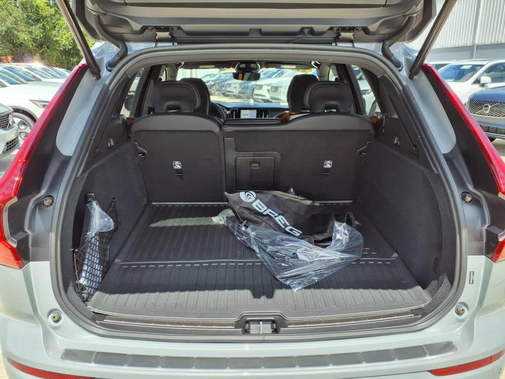 2025 Volvo XC60 thumbnail 18