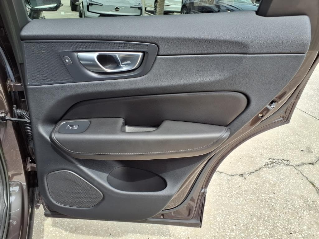 2023 Volvo XC60 thumbnail 14