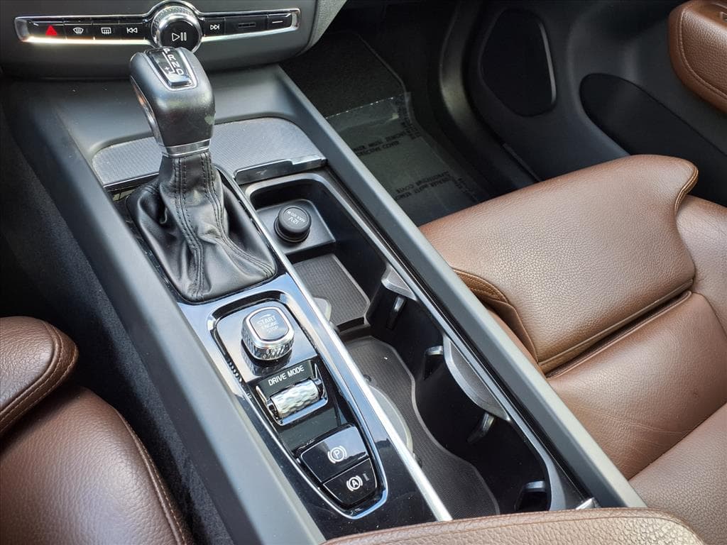 2019 Volvo XC60 thumbnail 25
