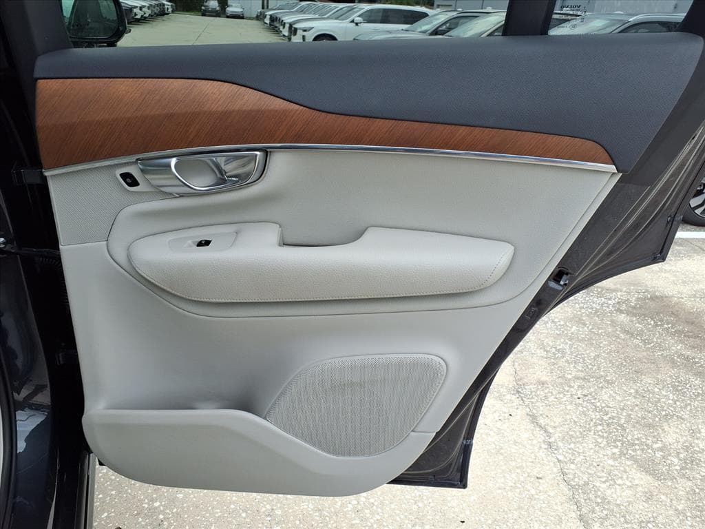 2022 Volvo XC90 thumbnail 14