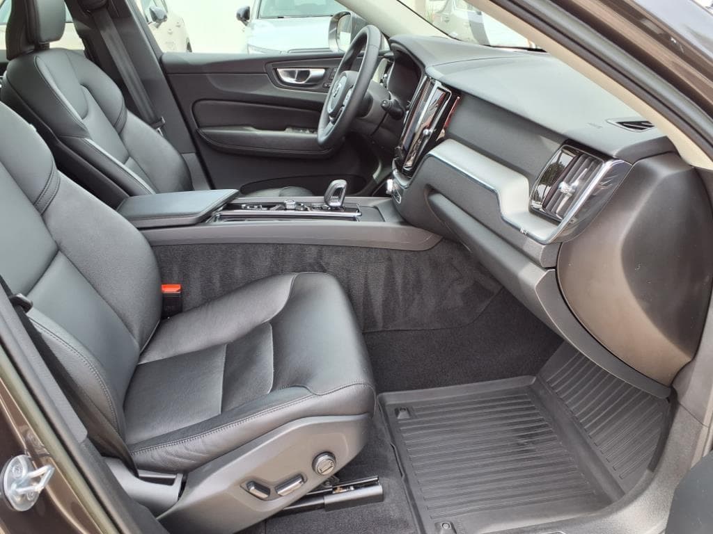 2023 Volvo XC60 thumbnail 11