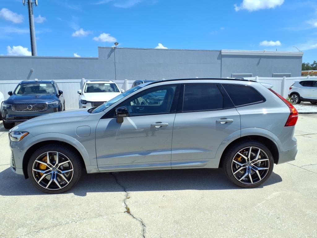 2025 Volvo XC60 thumbnail 4