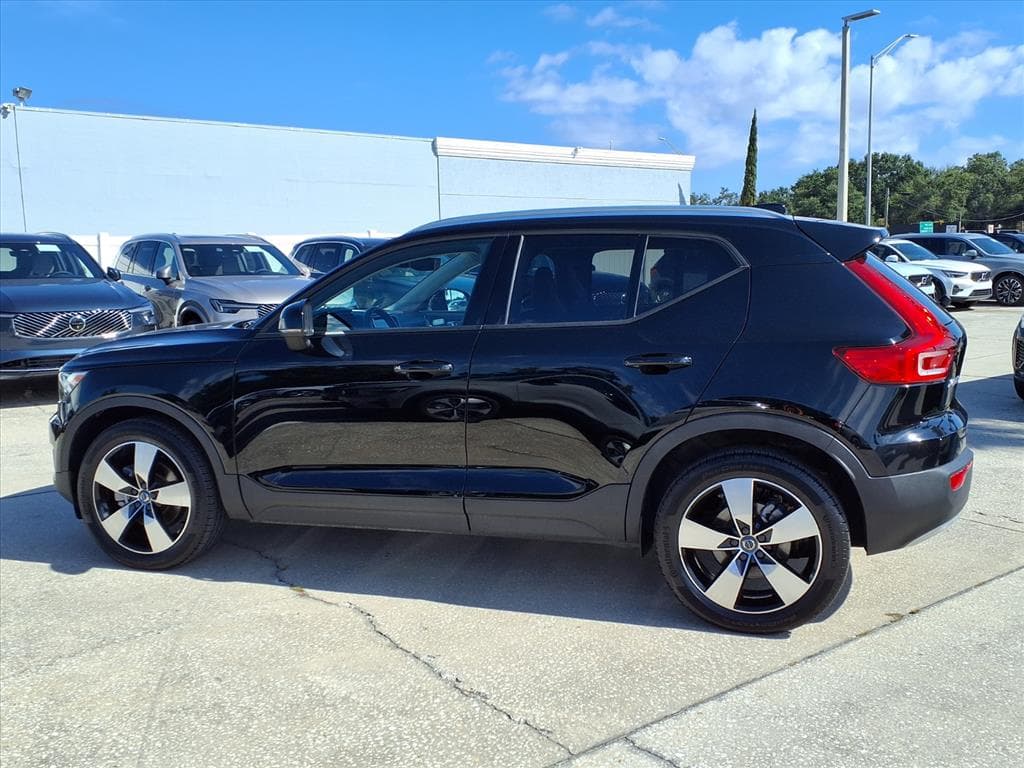 2021 Volvo XC40 thumbnail 4