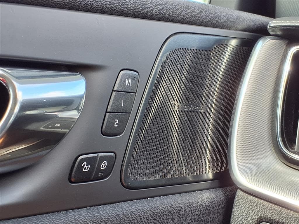 2019 Volvo XC60 thumbnail 32