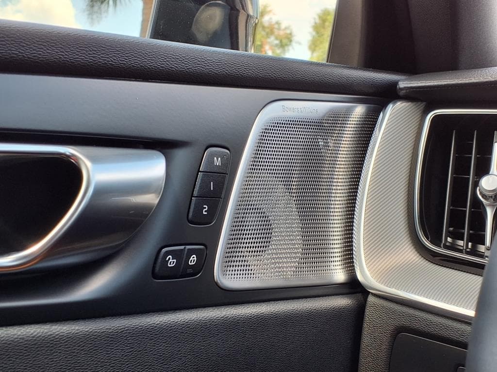 2025 Volvo XC60 thumbnail 32