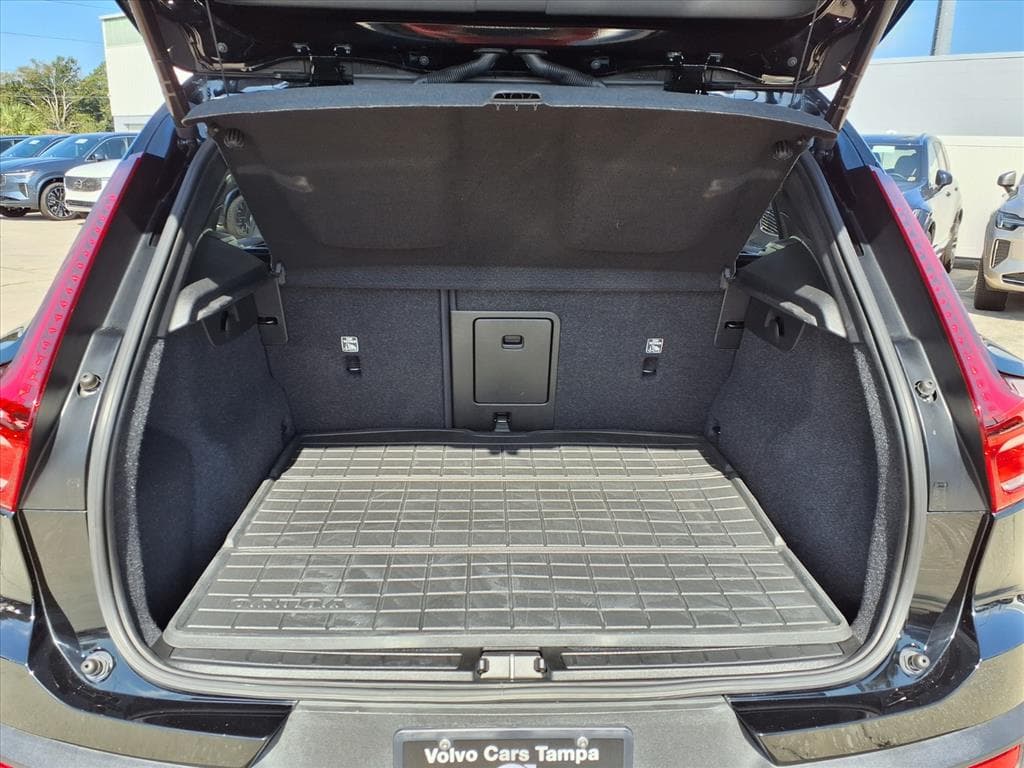 2021 Volvo XC40 thumbnail 17