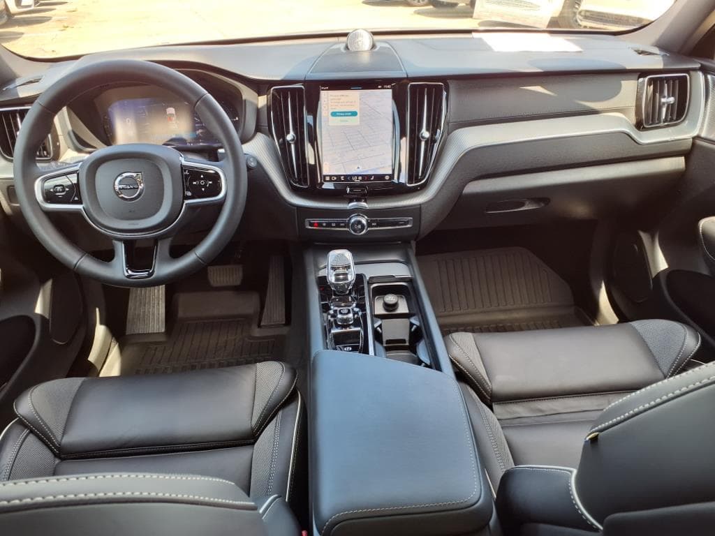 2025 Volvo XC60 thumbnail 17