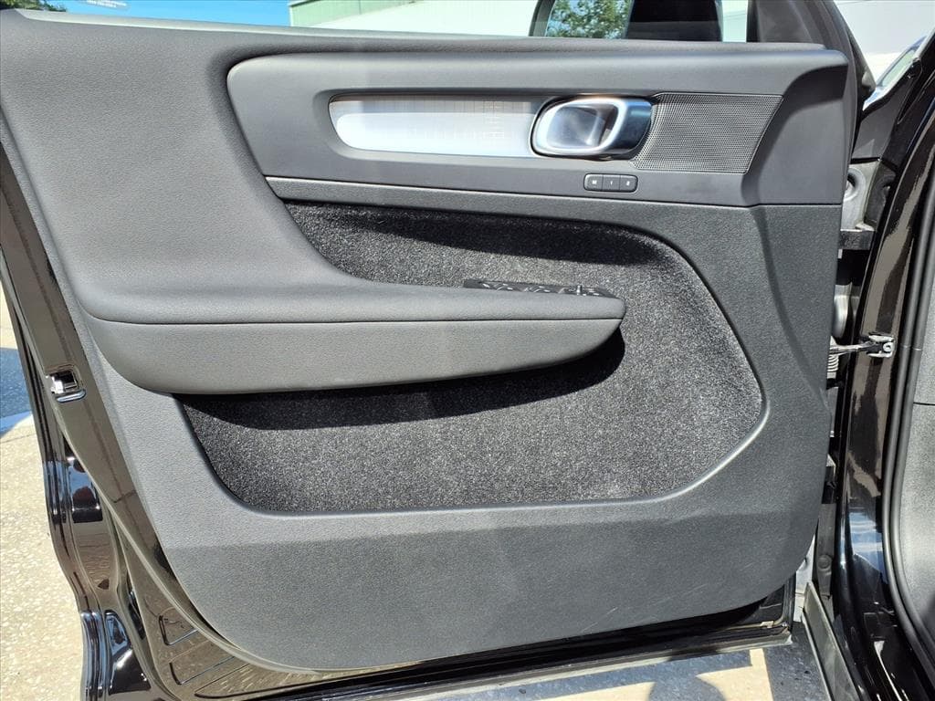 2021 Volvo XC40 thumbnail 19