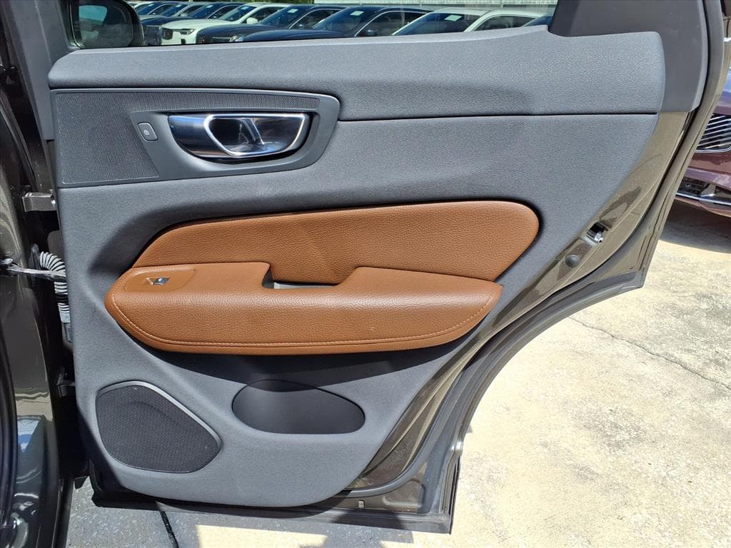 2019 Volvo XC60 thumbnail 14