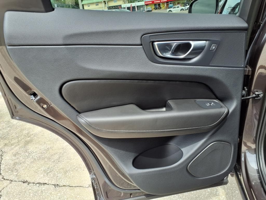 2023 Volvo XC60 thumbnail 19