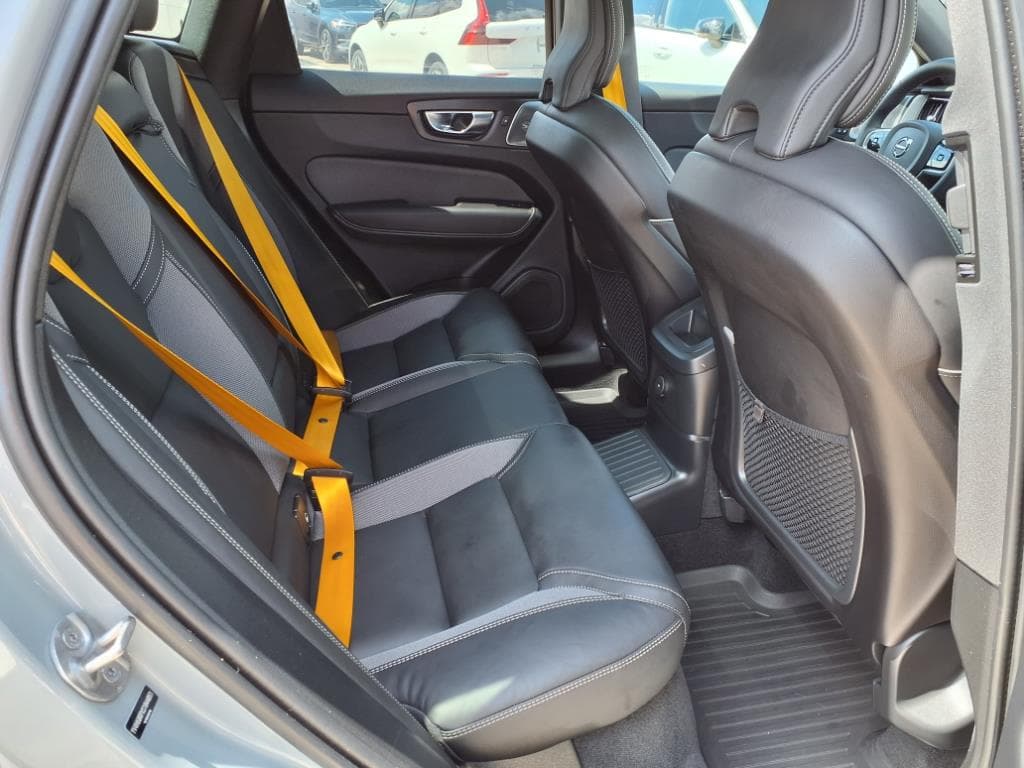 2025 Volvo XC60 thumbnail 15