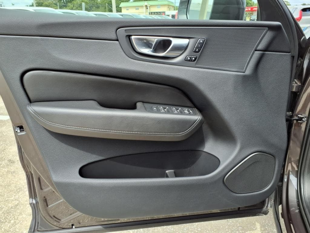 2023 Volvo XC60 thumbnail 23