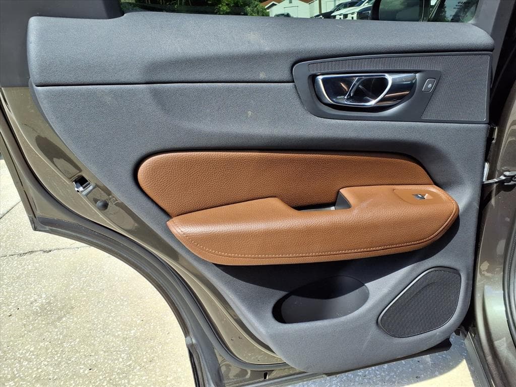 2019 Volvo XC60 thumbnail 19