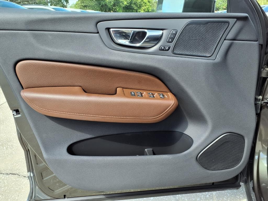 2019 Volvo XC60 thumbnail 23