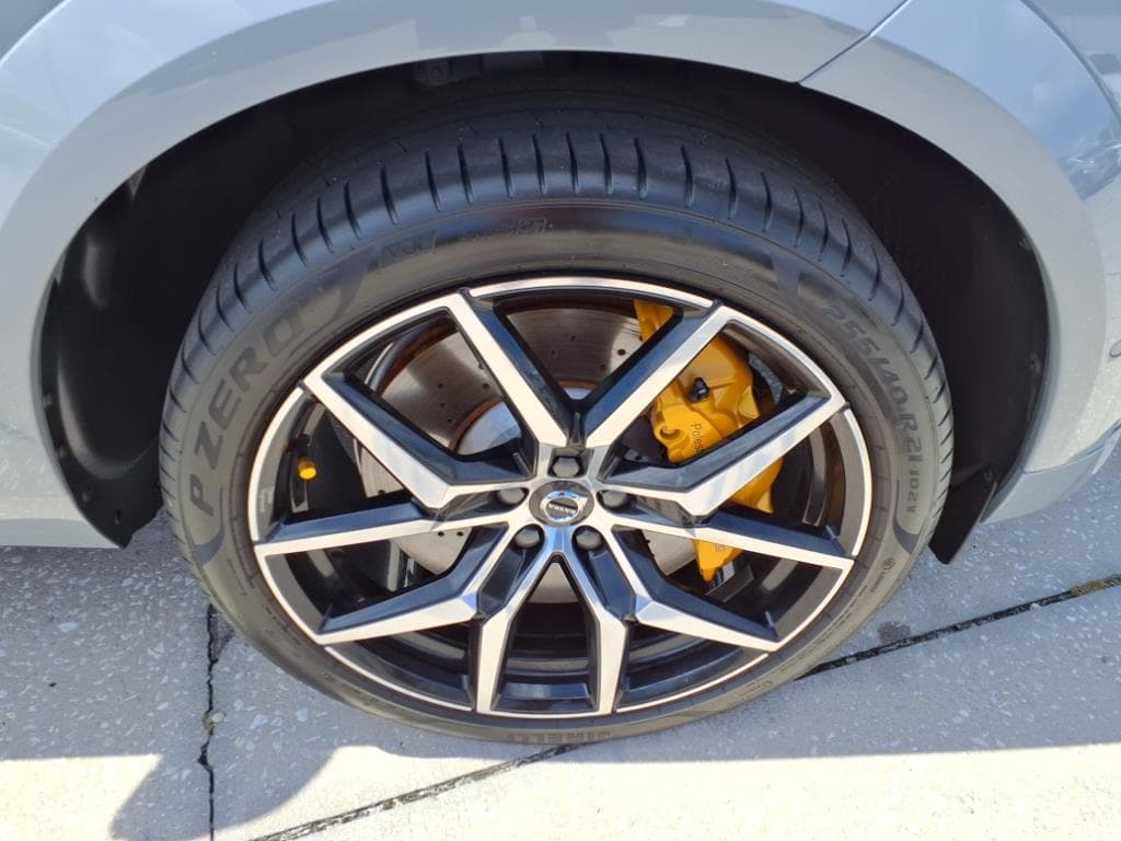 2025 Volvo XC60 thumbnail 9