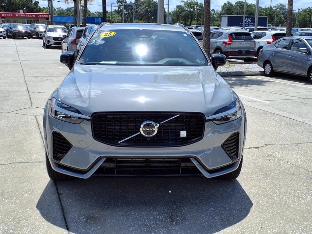 2025 Volvo XC60 thumbnail 2