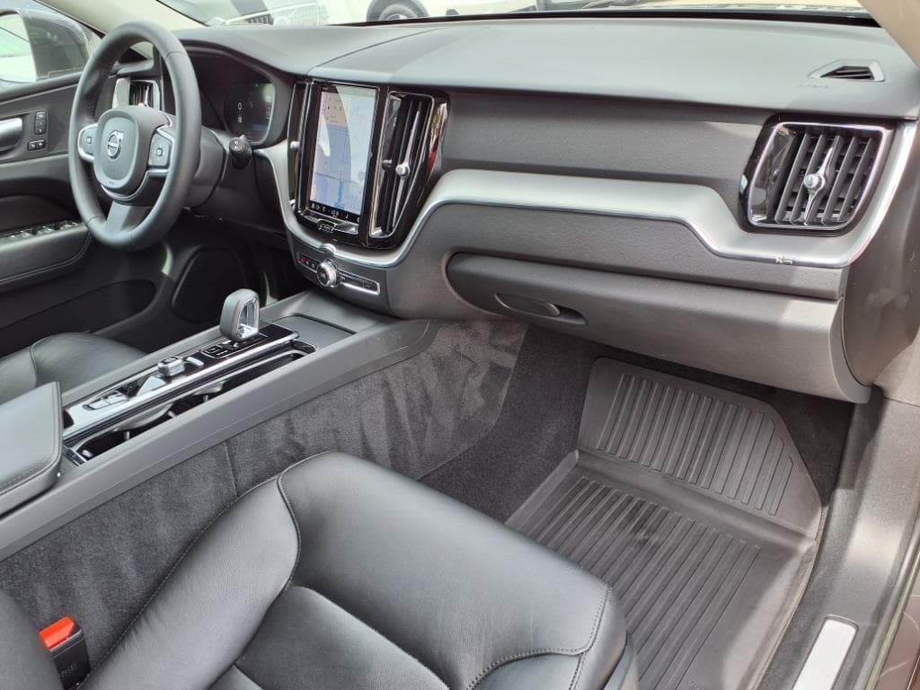 2023 Volvo XC60 thumbnail 10
