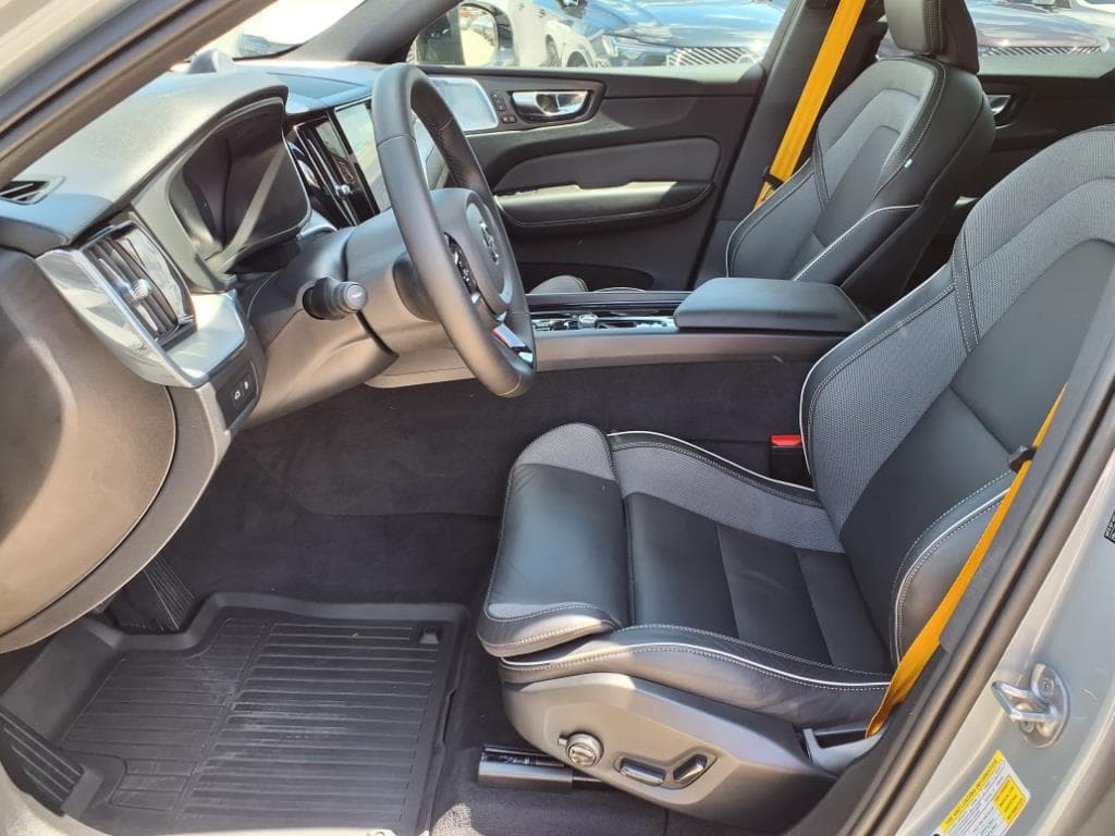 2025 Volvo XC60 thumbnail 21